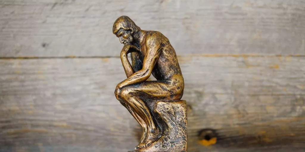 Statue of a man seating down and thinking deeply