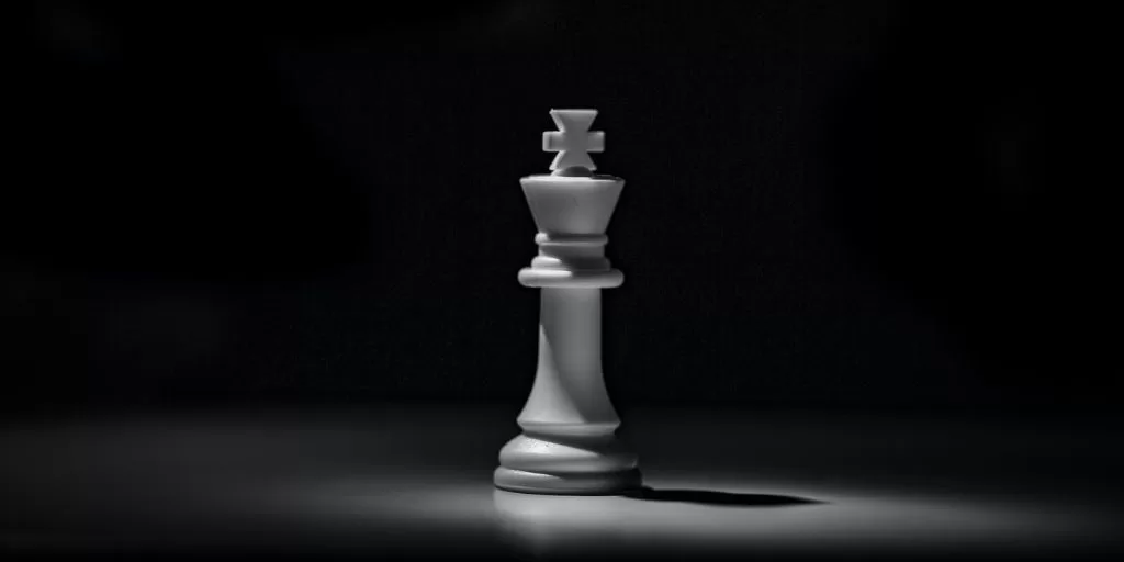 White king in chess - a symbol of a winning mindset